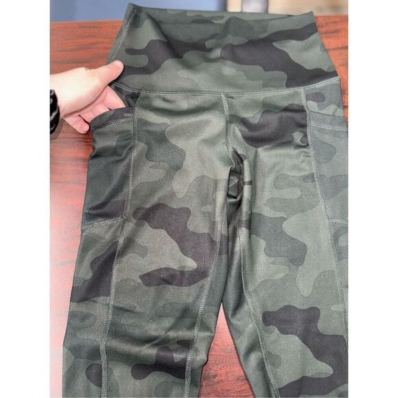 90 Degree By Reflex Dark Green Camouflage Athletic Leggings with Pockets Small - Picture 2 of 8